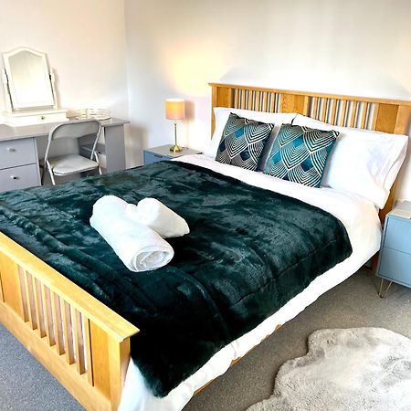 Stylish Cosy And Bright Apartment - Fantastic Location - Perfect For Business Or Solo Travellers بيشوبْسْ ستورتفورد المظهر الخارجي الصورة