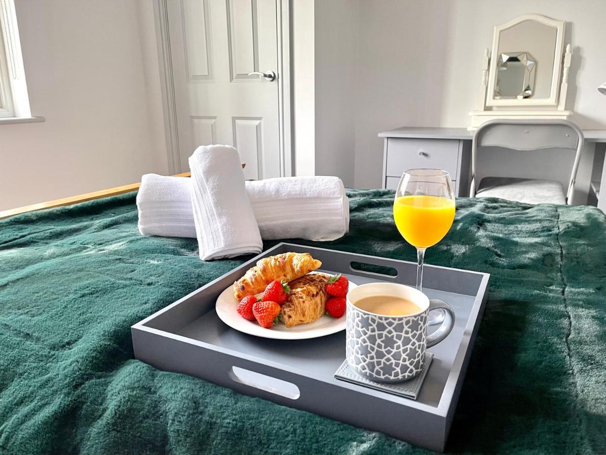 Stylish Cosy And Bright Apartment - Fantastic Location - Perfect For Business Or Solo Travellers بيشوبْسْ ستورتفورد المظهر الخارجي الصورة