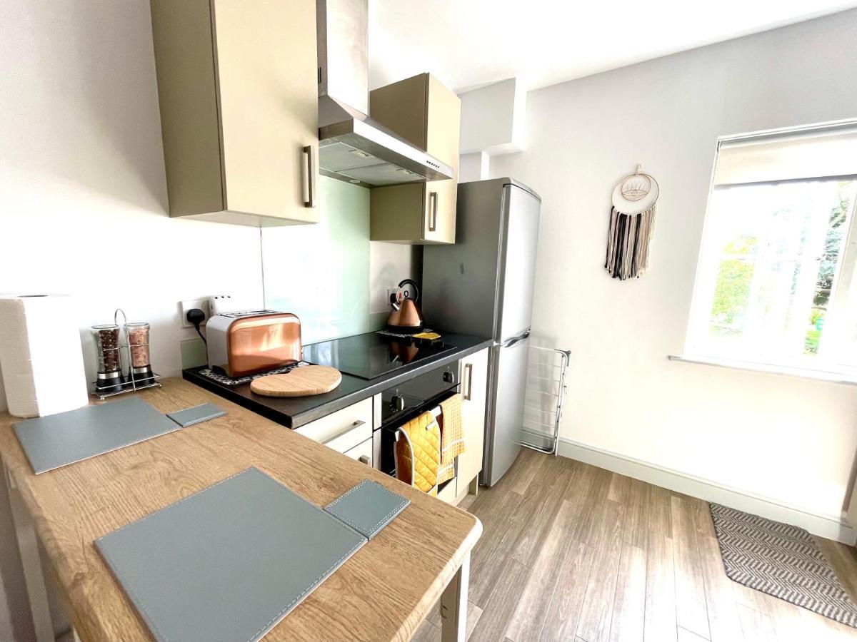 Stylish Cosy And Bright Apartment - Fantastic Location - Perfect For Business Or Solo Travellers بيشوبْسْ ستورتفورد المظهر الخارجي الصورة
