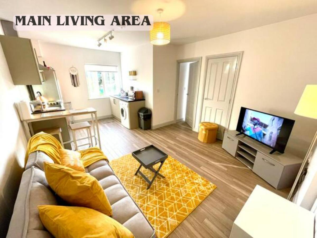 Stylish Cosy And Bright Apartment - Fantastic Location - Perfect For Business Or Solo Travellers بيشوبْسْ ستورتفورد المظهر الخارجي الصورة